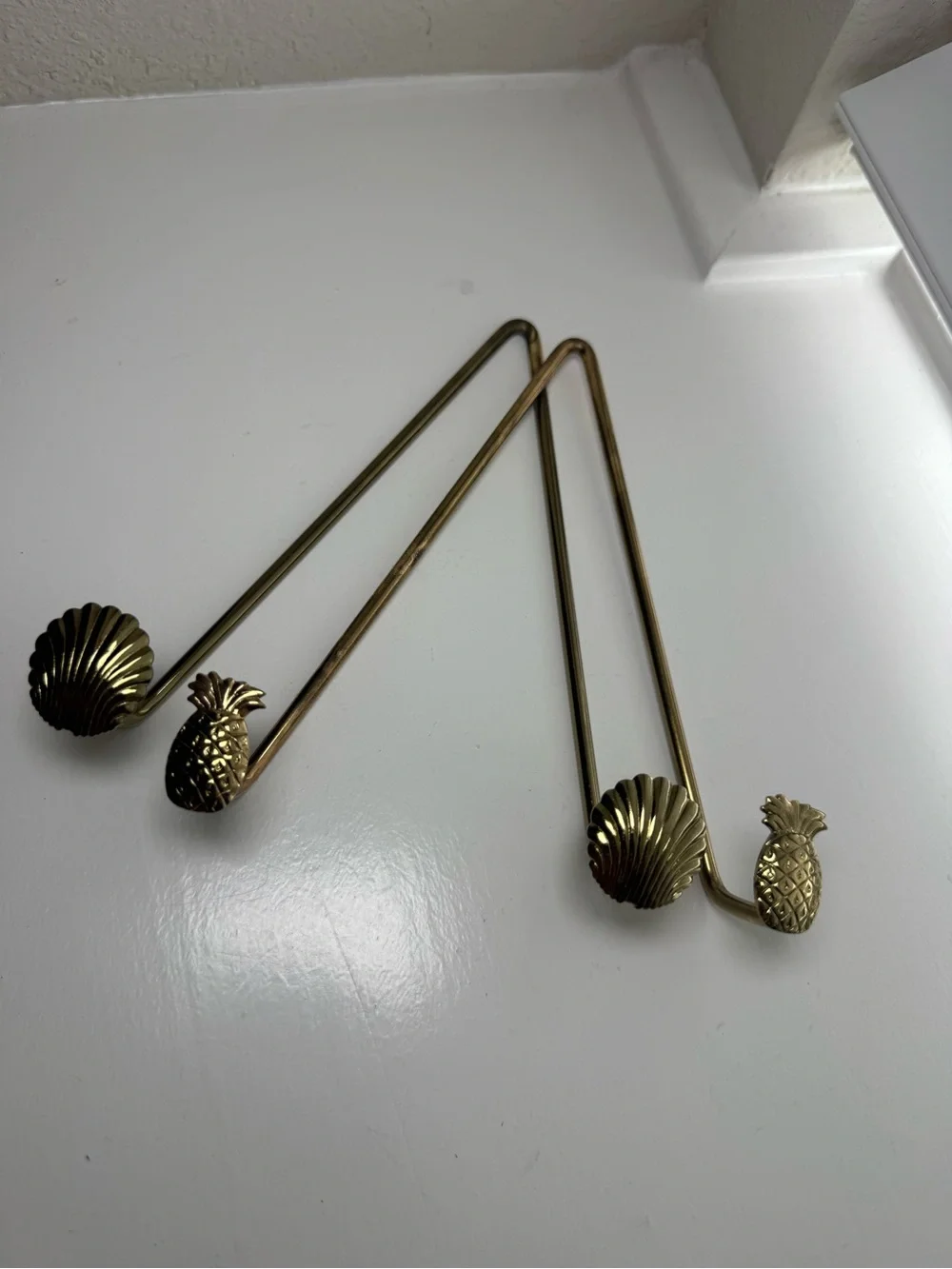 Vintage Gold Pineapple & Shell plate holder Set